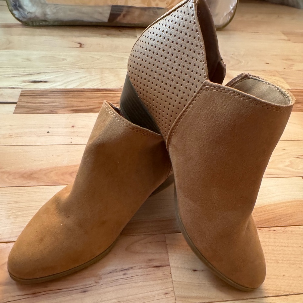 Womens Old Navy Brown Faux Suede & Leather Booties Boot.